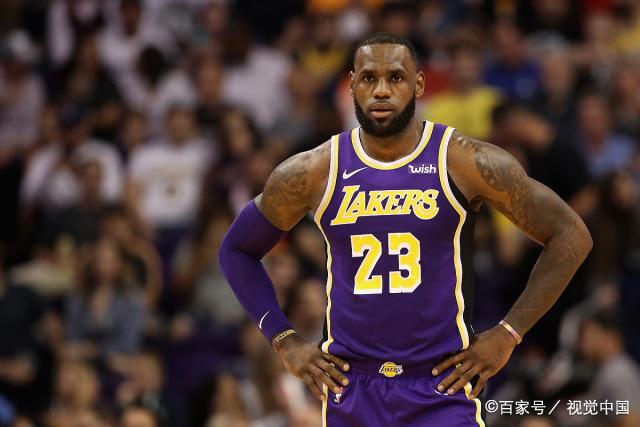 詹姆斯连4场三双浓眉40+12 湖人险胜马刺4连胜